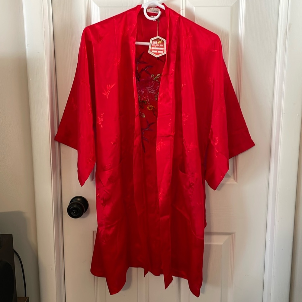 Embroidered kimono Negligee Two pockets Damask satin fabric tone-on-tone pattern